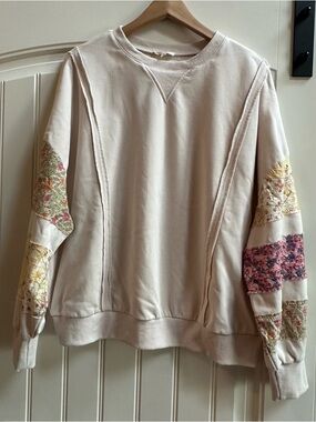 Easel Los Angeles Cream Patchwork Sleeve Sweatshirt Size Small Boho Chic